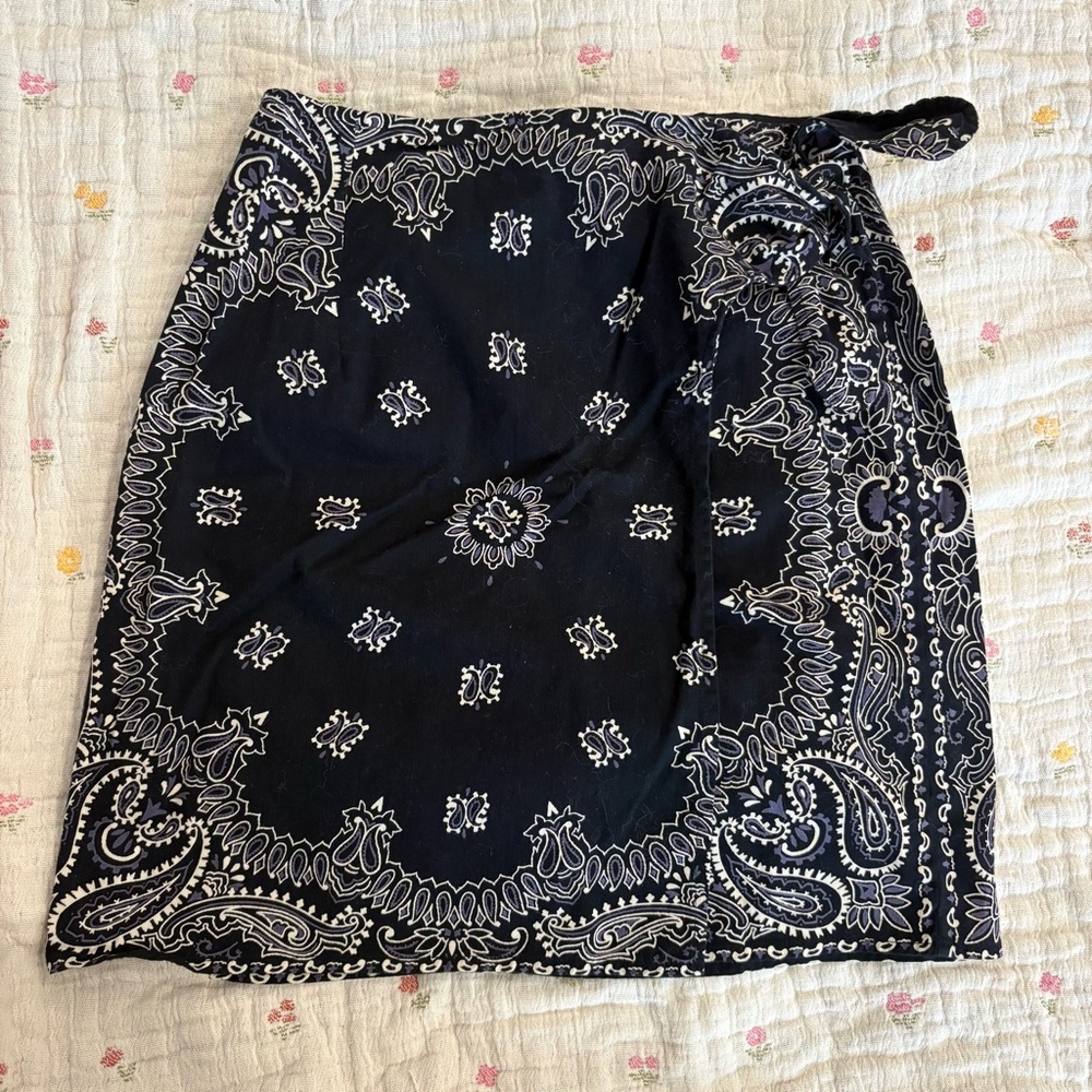 Vintage Ultra Pink Paisley Tie Skirt in Black and White